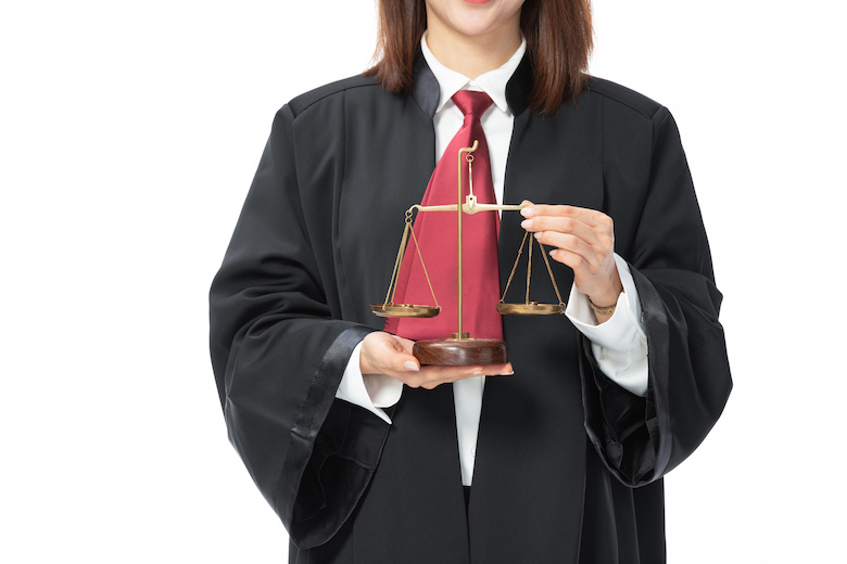 广州销售假冒注册商标的商品罪涉案金额 50 万,初犯是否必须坐牢?有没有无罪辩护空间?