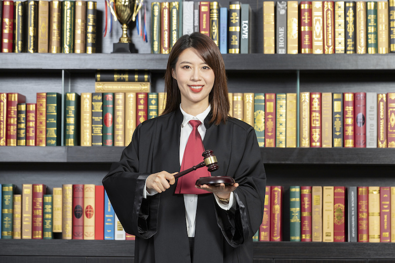 案子在绵阳三台,嫌疑人涉嫌“对违法票据承兑、付款、保证罪”,银行损失过千万,家属能做些什么?