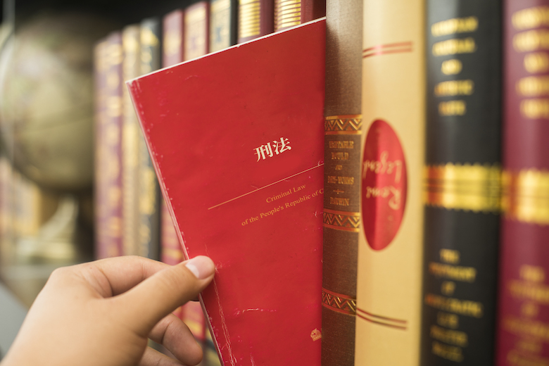 刑满释放人员被送到司法局的原因是什么?家属为何不能直接去接?