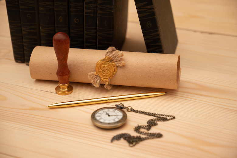 卖高仿奢侈品买家报案金额30万,请律师介入后最多能减到几年?