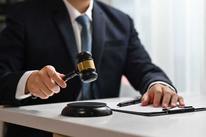 境外AI换脸“一键去衣”App被端,技术总监是否涉嫌传播淫秽物品牟利罪?