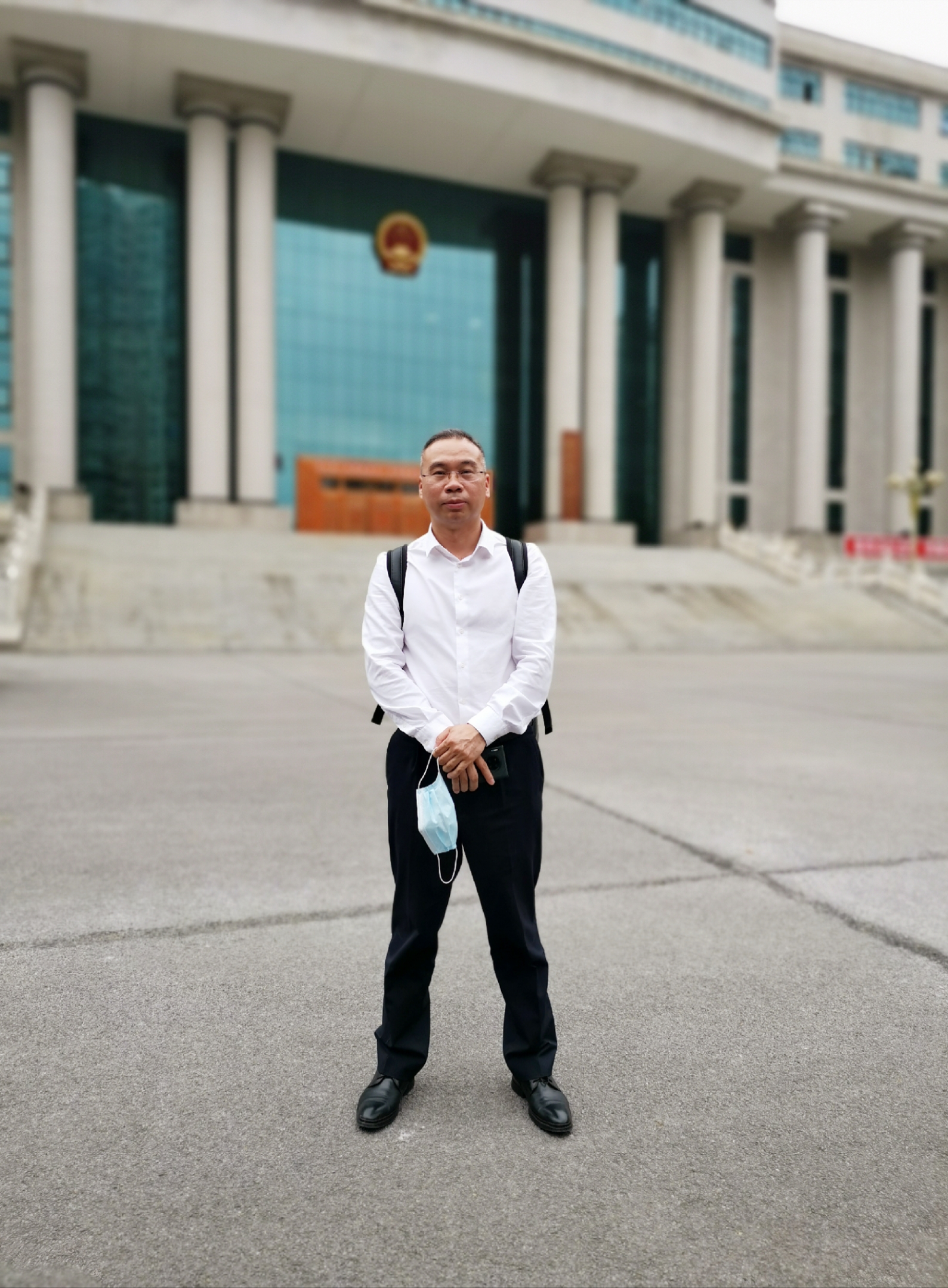 2021年3月26日上午,龚振中,尹伟军(实习)律师到南