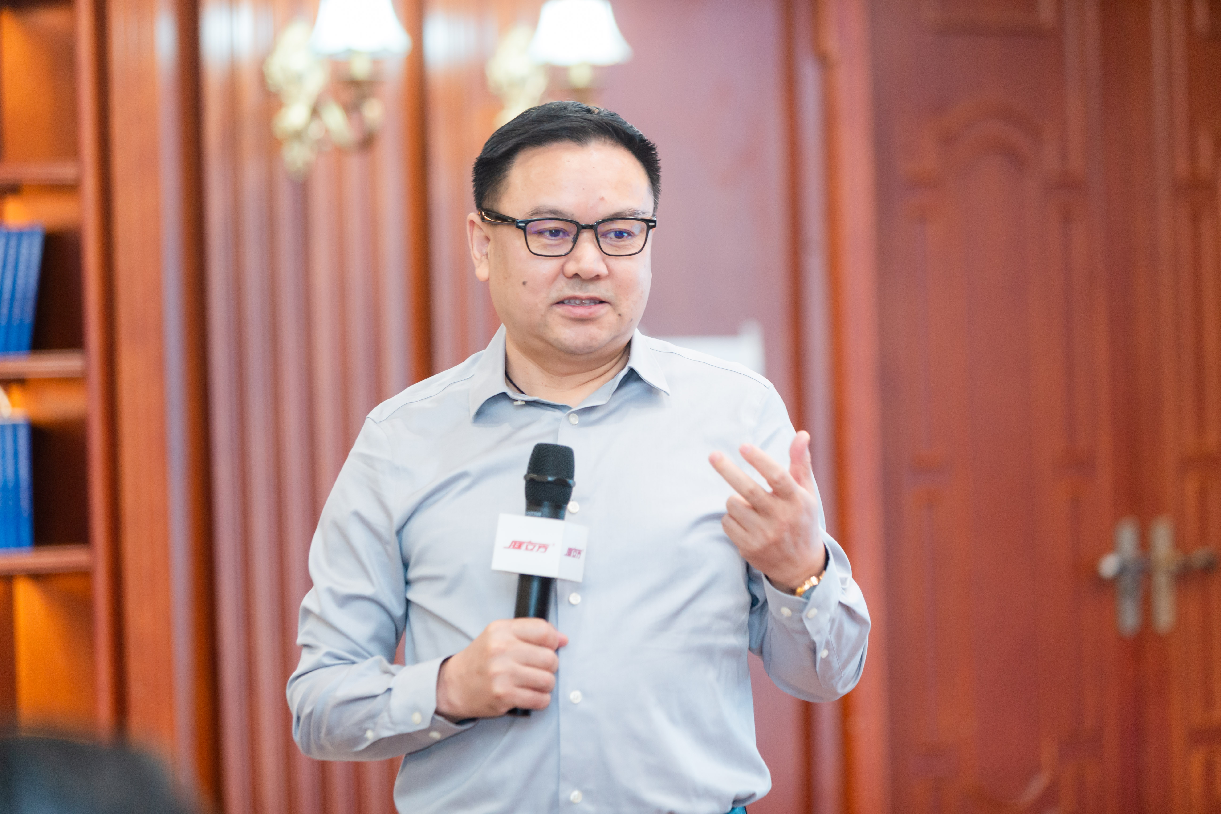 深圳刑事律师任忠孙主任前往龙岗区看守所会见涉嫌职务犯罪嫌疑人郭某