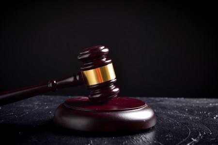 通过手机短信向社会公开宣传非法吸收资金的行为构成犯罪吗?
