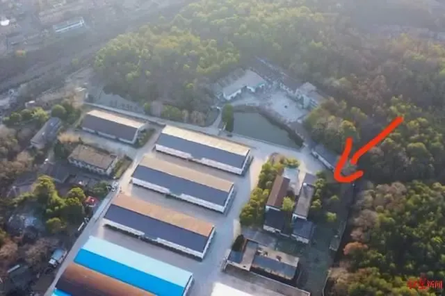 胡鑫宇母亲:遗体在学校后山储粮仓库找到,衣服疑似反穿